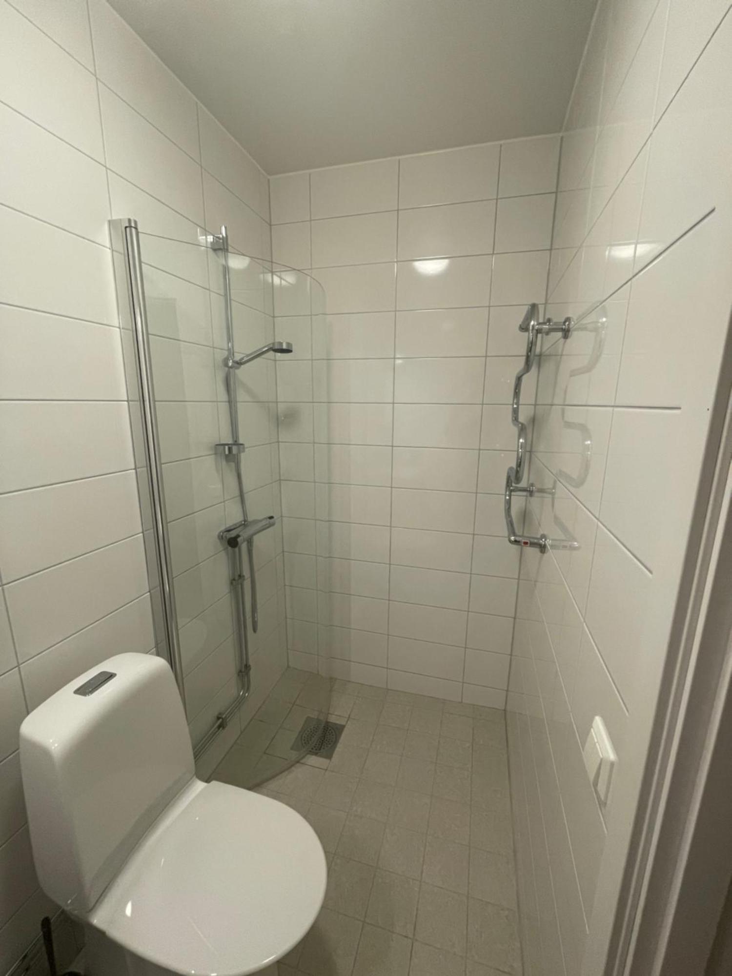 Newly Built Bright Apartment, Close To Everything If Want To Visit Stockholm, Will Find The Perfect Here! Ferry Line 80 Makes It Very Convenient And Easy To Get To The Center Apartment Nacka