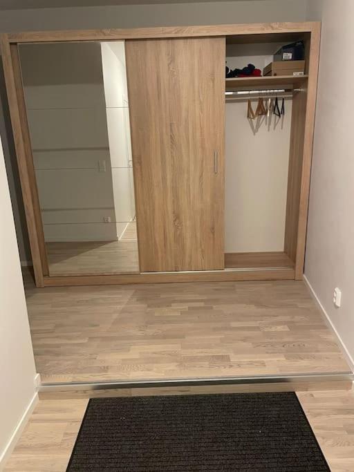 Newly Built Bright Apartment, Close To Everything If Want To Visit Stockholm, Will Find The Perfect Here! Ferry Line 80 Makes It Very Convenient And Easy To Get To The Center Apartment