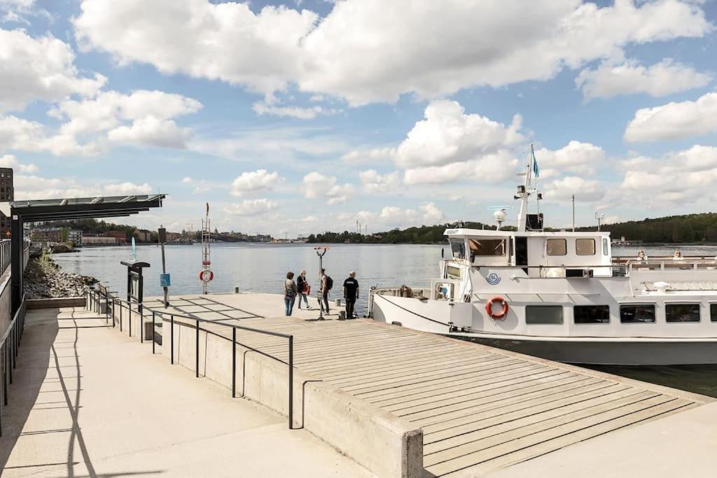 Newly Built Bright Apartment, Close To Everything If Want To Visit Stockholm, Will Find The Perfect Here! Ferry Line 80 Makes It Very Convenient And Easy To Get To The Center